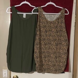 Set of 2 sleeveless maternity shirts